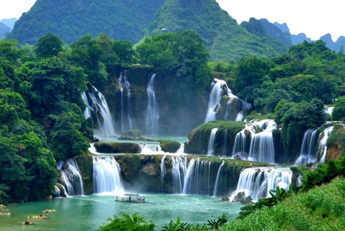 SILVER WATERFALL AND HEAVENS GATE IN SAPA - Vietnam Travel & Cruise