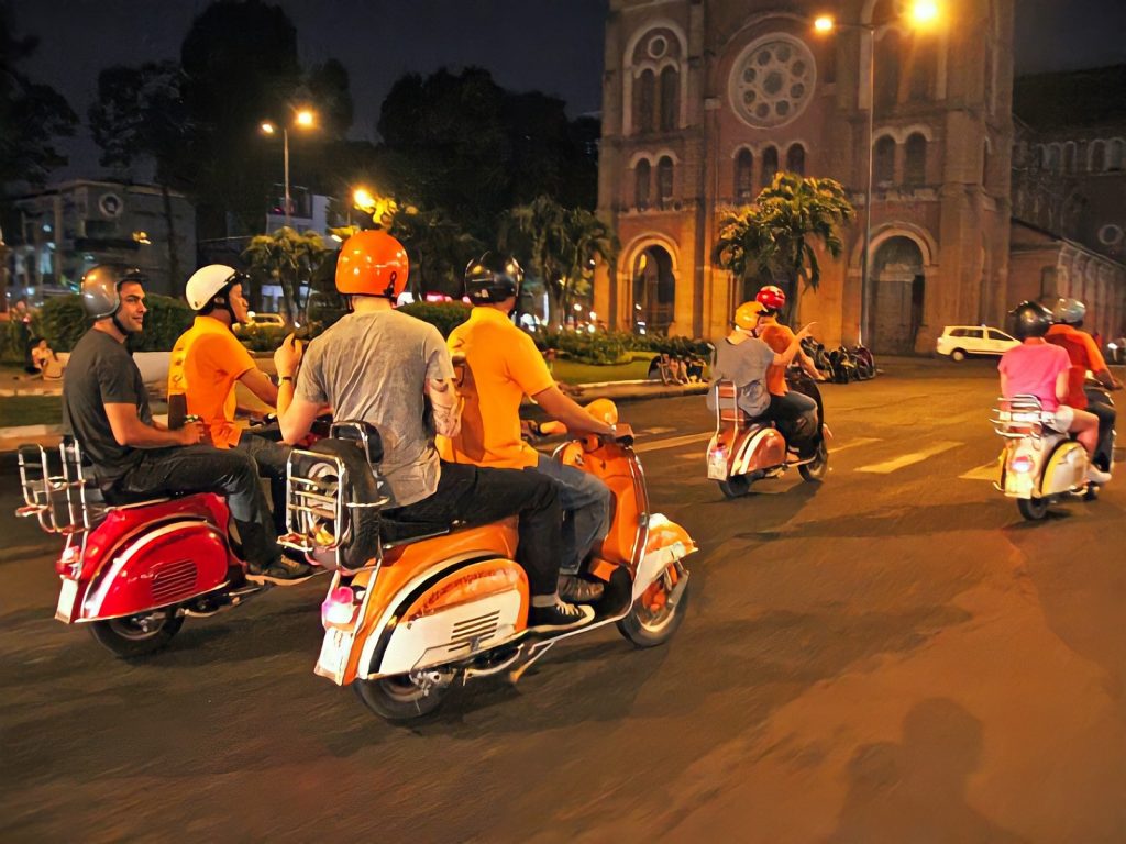 SAI GON AFTER DARK BY VESPA