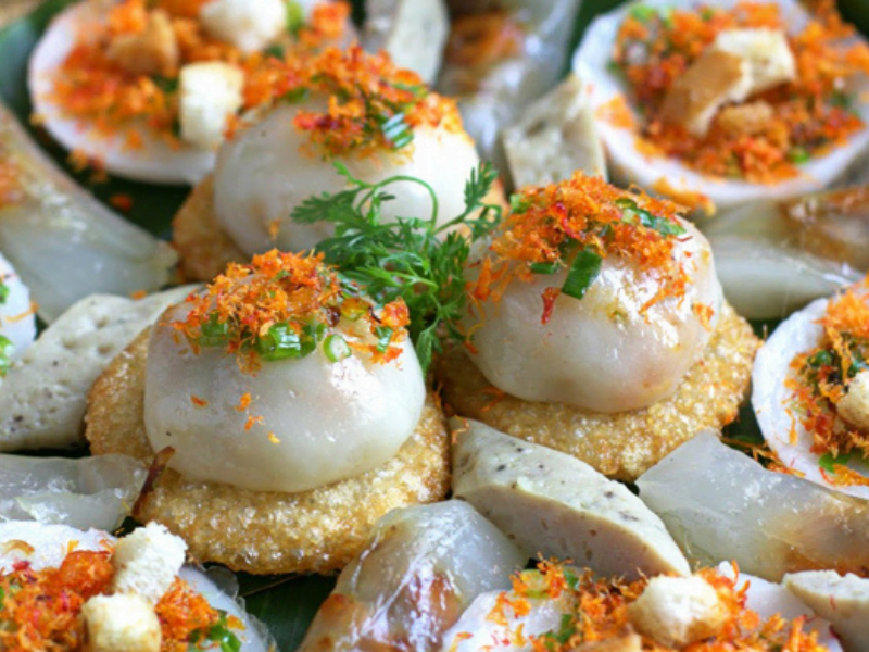 HUE STREET FOOD TOUR BY CYCLO