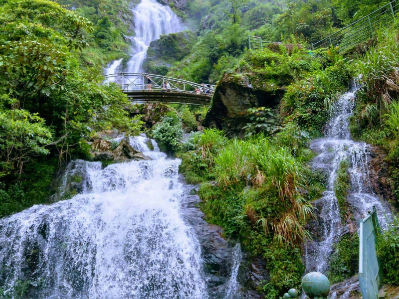 SILVER WATERFALL AND HEAVENS GATE IN SAPA