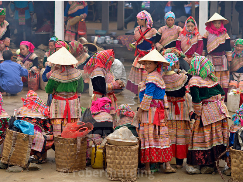 SUNDAY BAC HA MARKET